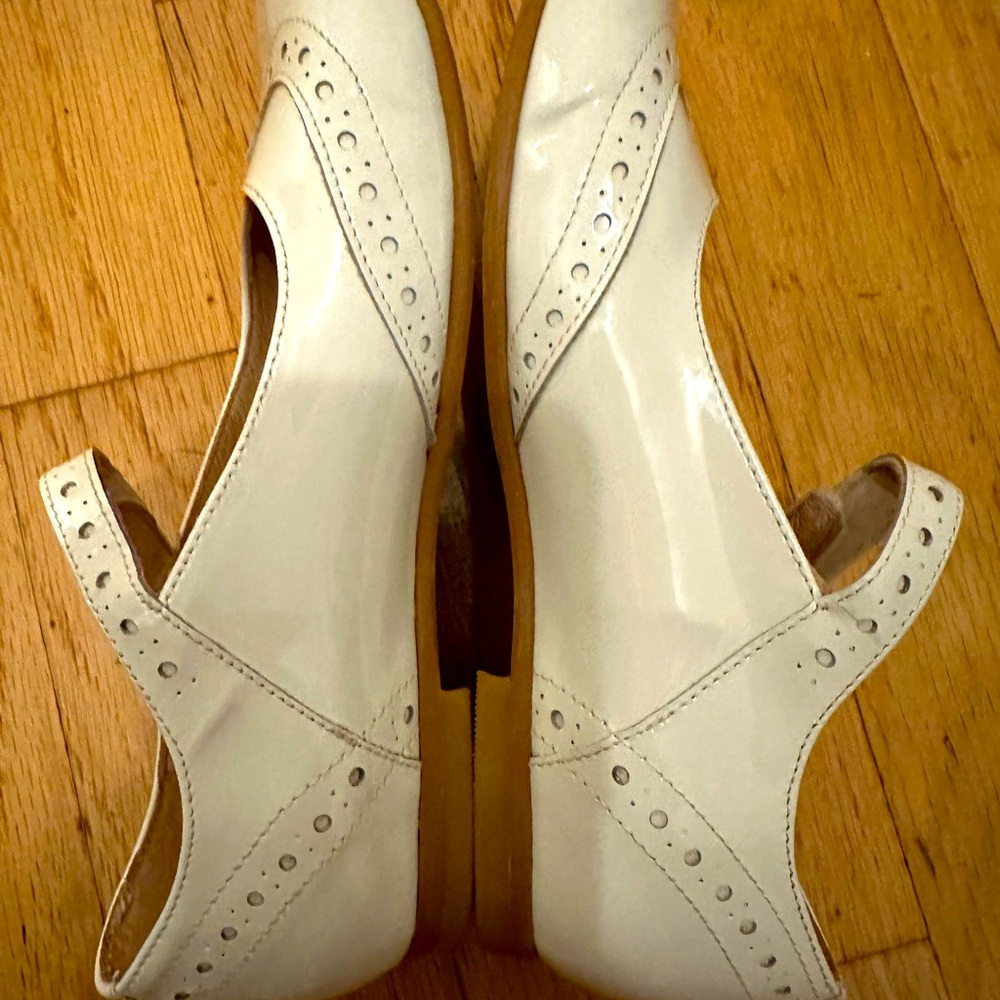 Jacadi Girl’s Flat Shoes~ size 30~ White~ Very lightly Used - Picture 3 of 4